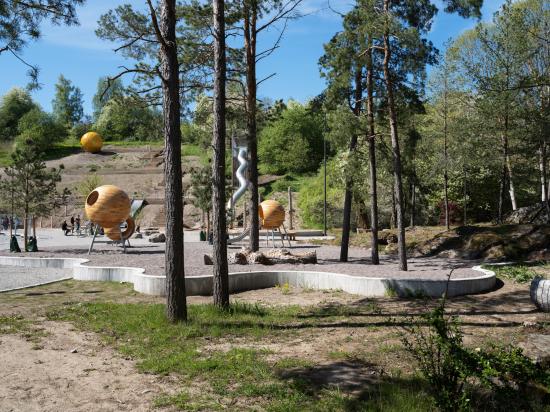 Vårbergstoppen, Stockholm. Arkitekt: Land Arkitektur.